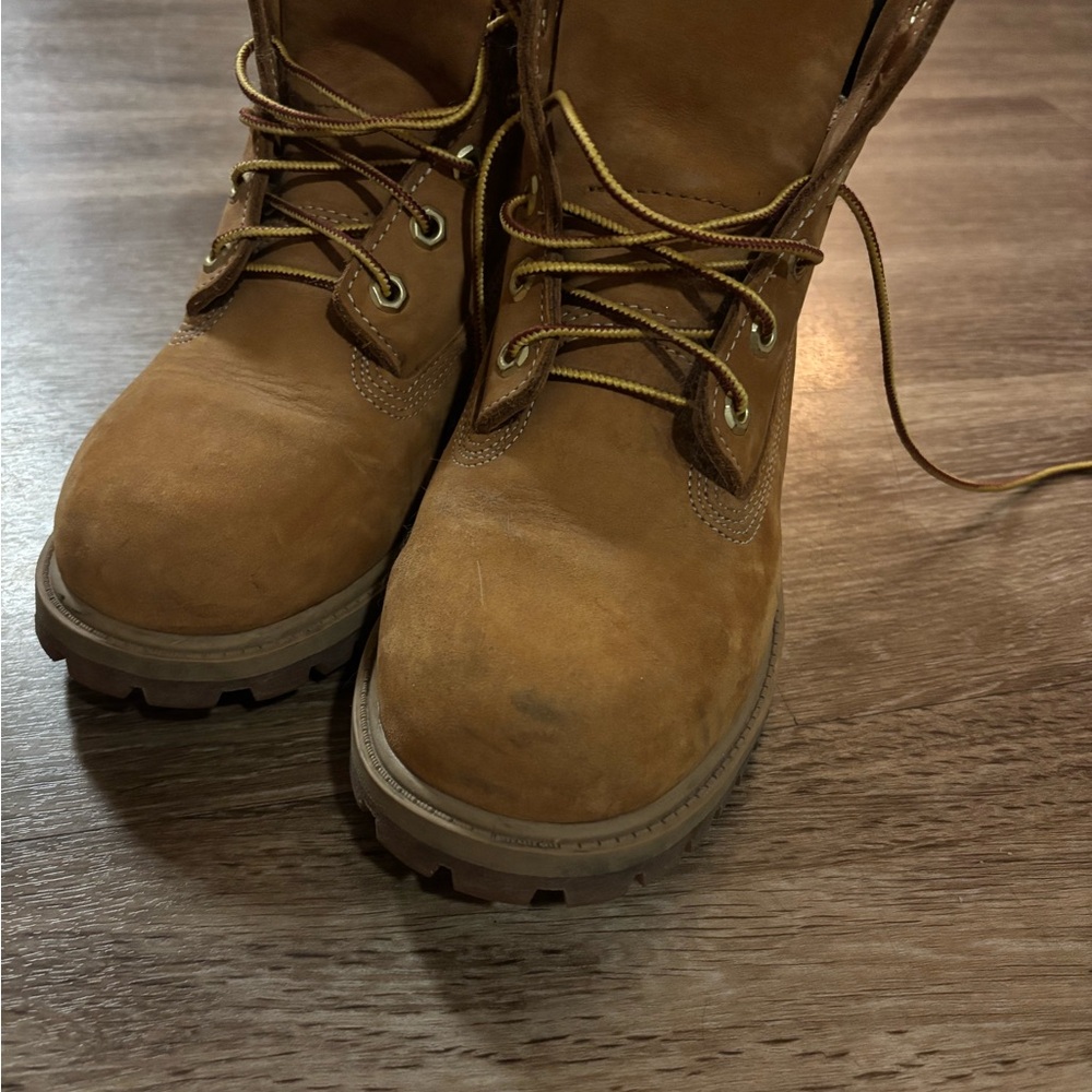 Classic Timberland boots in Wheat Nubuck Yellow